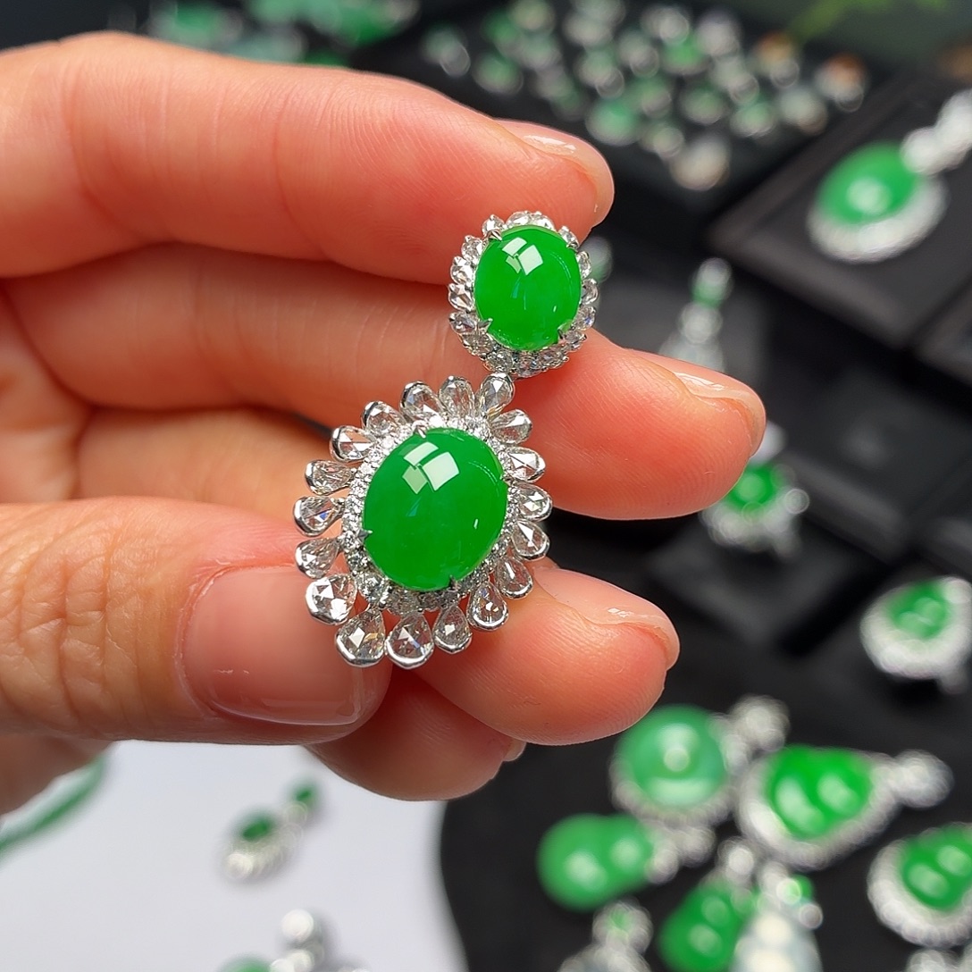 翡翠18K金镶嵌戒指