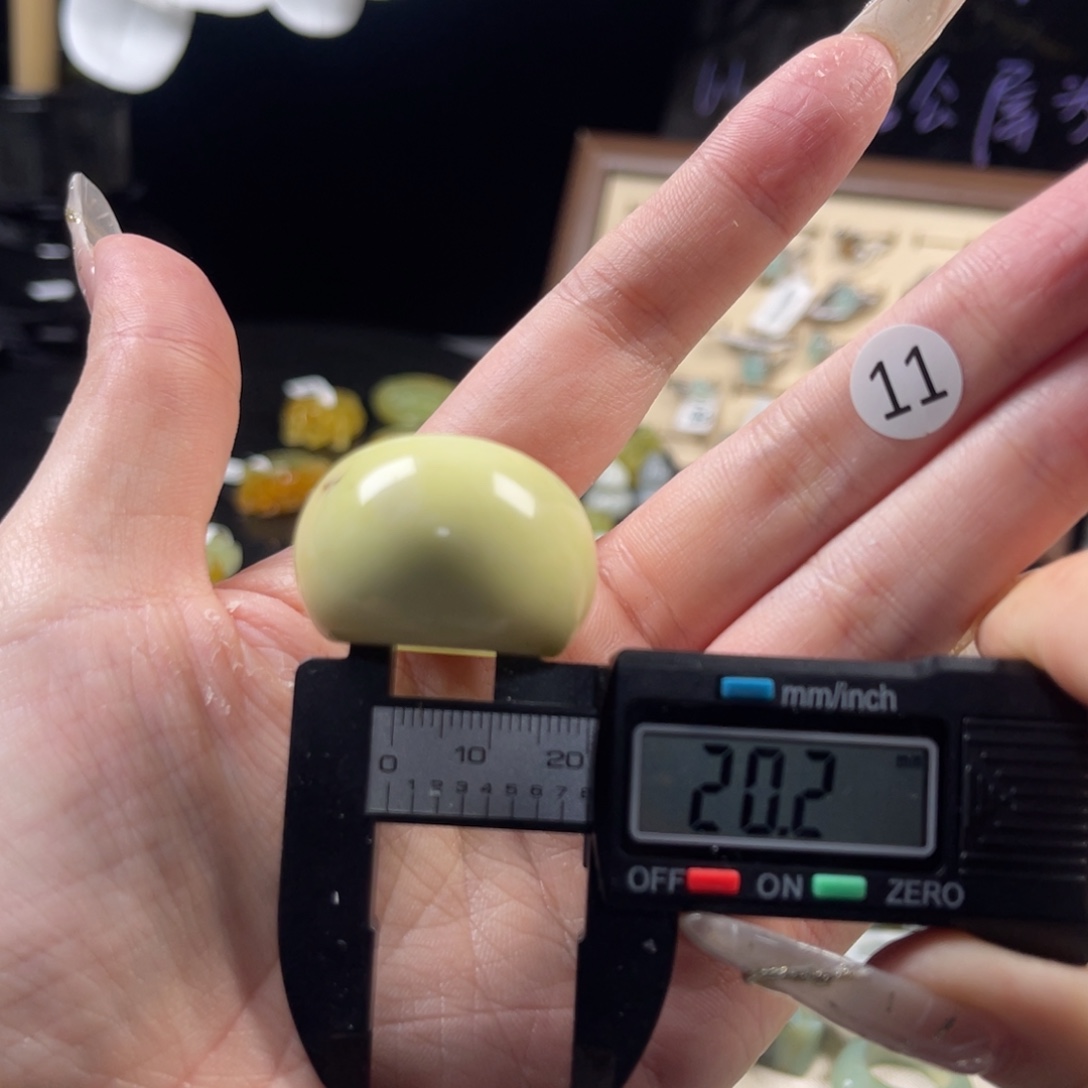 蛇纹石玉未镶嵌戒指