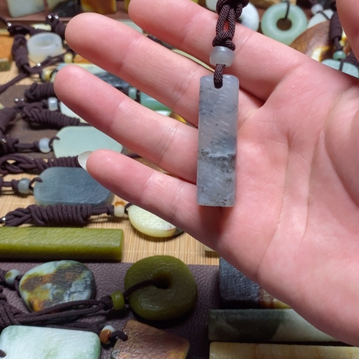 蛇纹石玉挂件未镶嵌