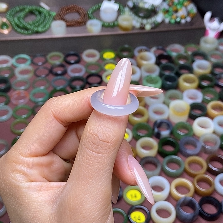 和田玉戒指未镶嵌黄**?