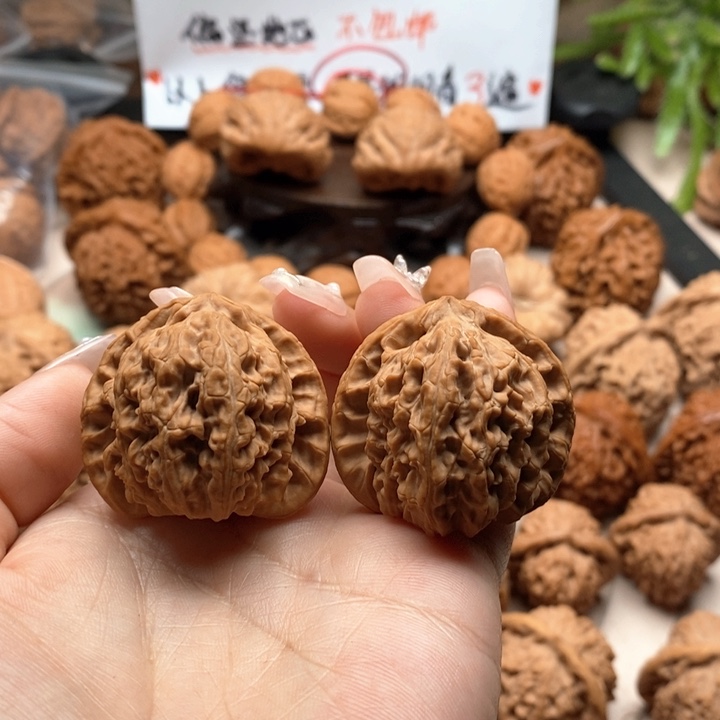 文玩核桃吊坠肉****?核桃