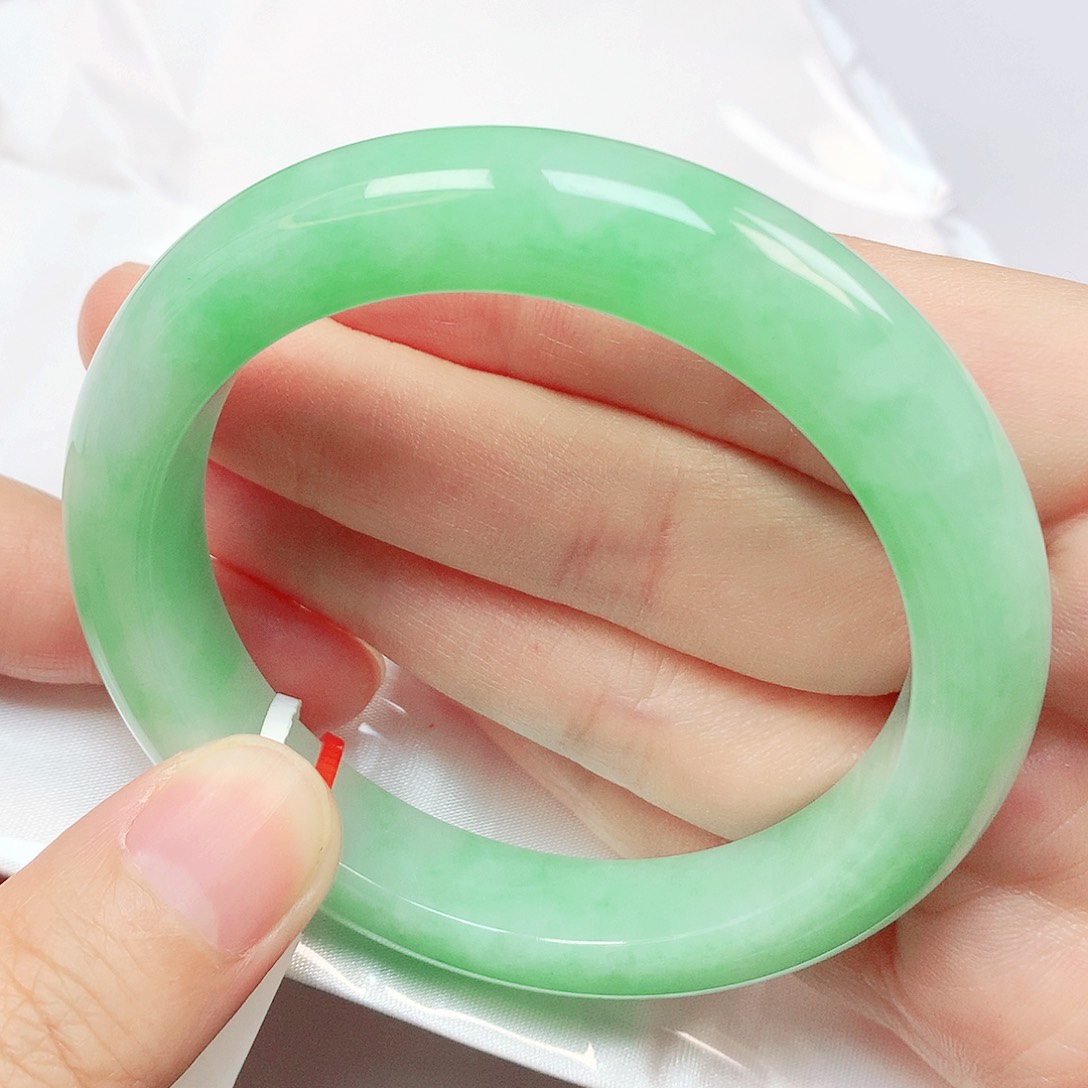 翡翠手镯未镶嵌抖音377