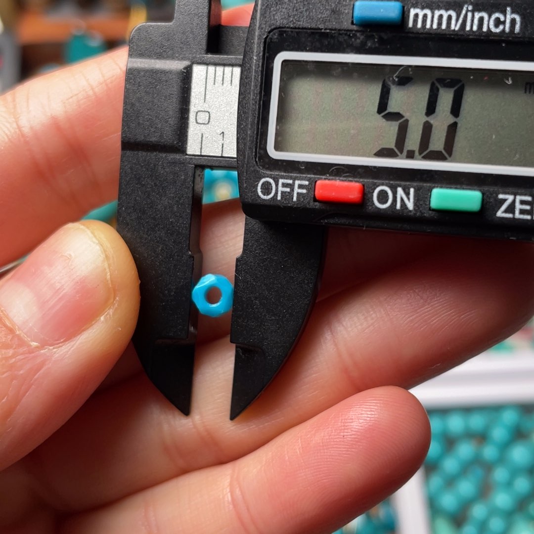 绿松石颈饰未镶嵌