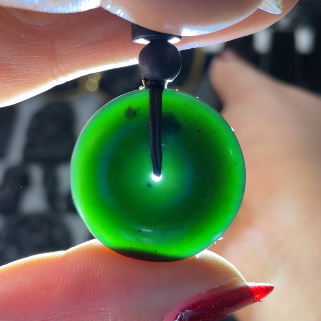 蛇纹石玉吊坠未镶嵌