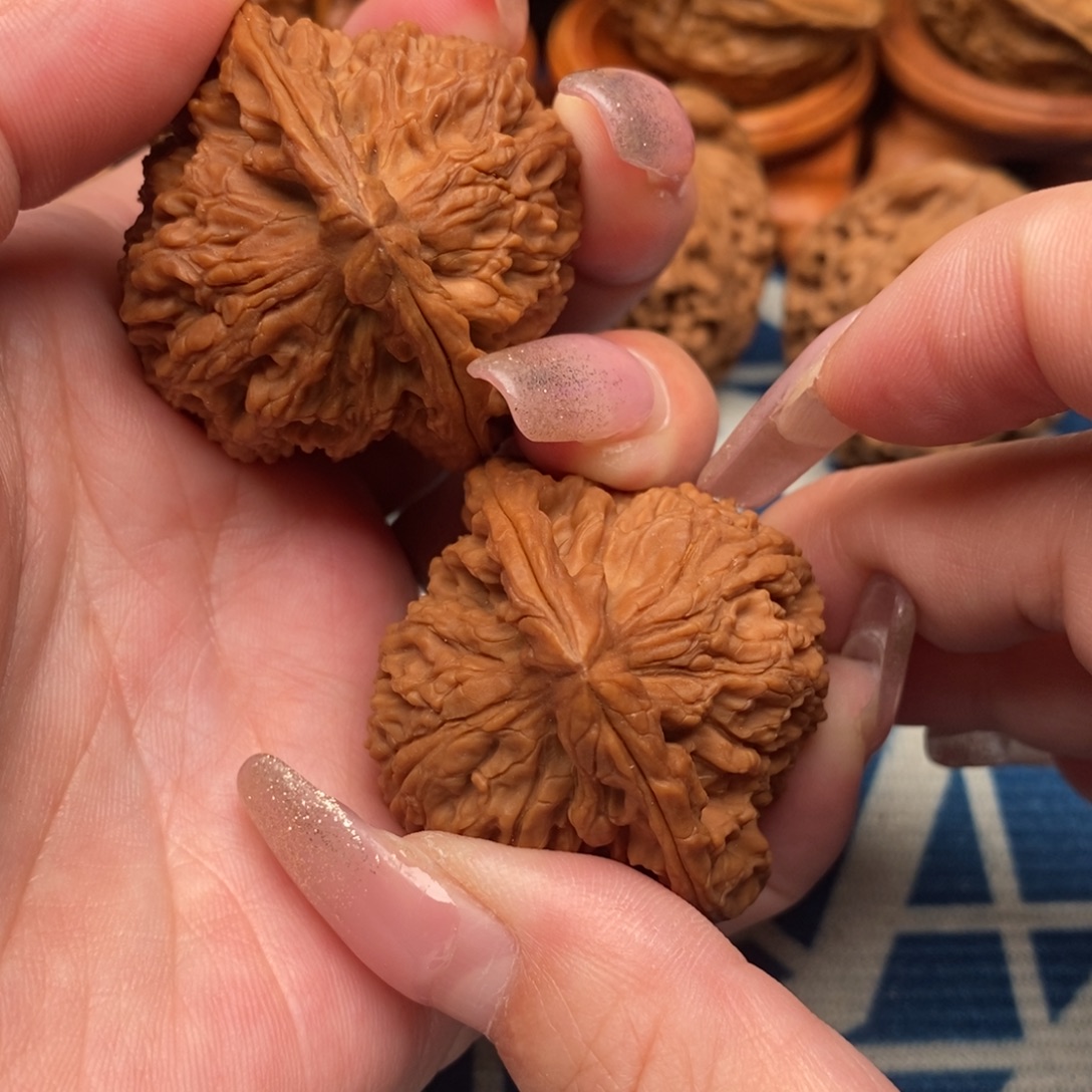 顾***影吊坠文玩核桃南疆