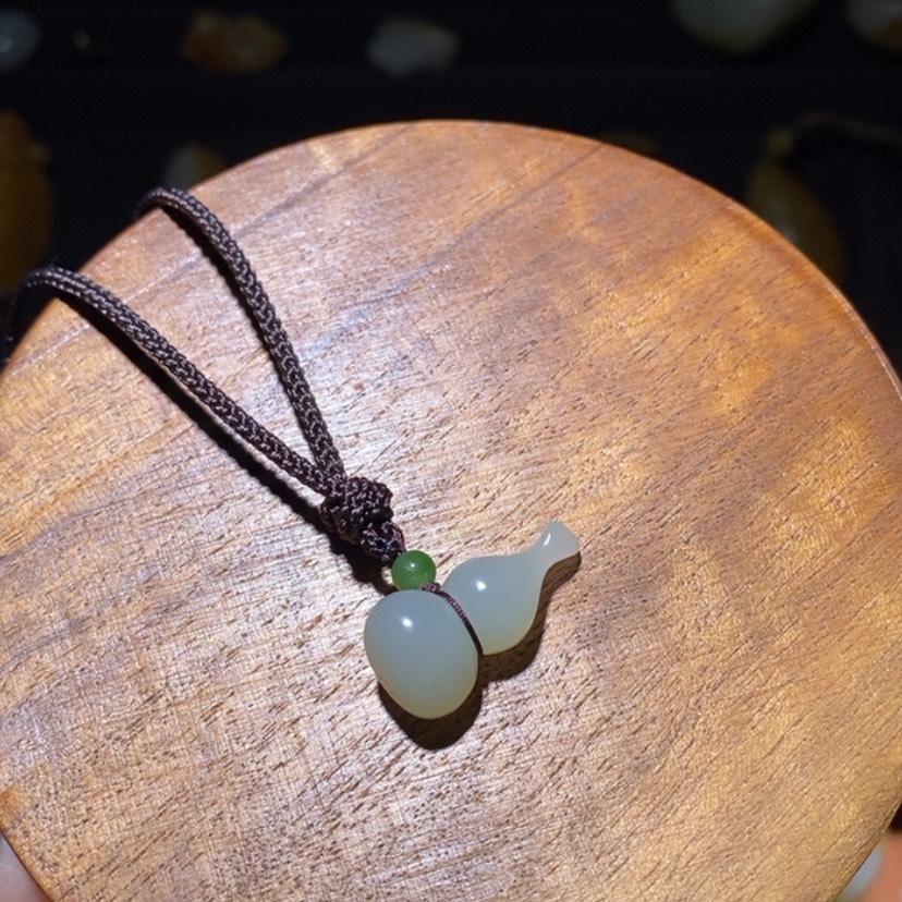 【闪购商品】颈饰未镶嵌和田玉（糖玉）