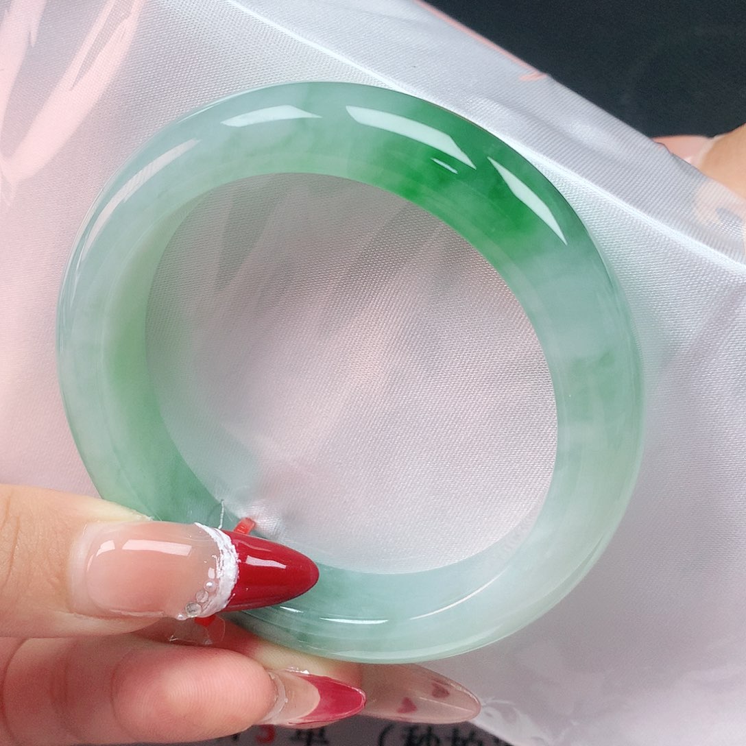 翡翠手镯未镶嵌56圈