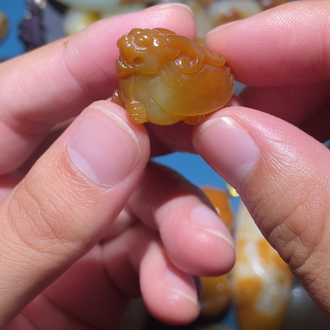 和田玉未镶嵌车挂