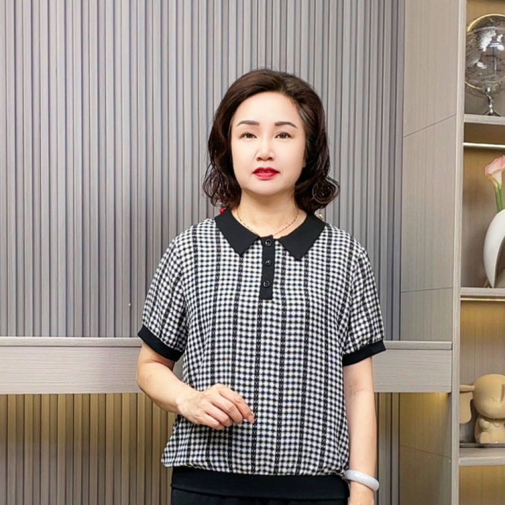 时尚娃娃领宽松型纽扣中老年女装小衫洋气妈妈装夏季格子小衫