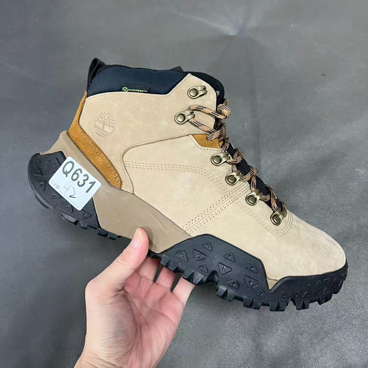 高帮徒步鞋TIMBERDRY户外轻便耐磨防滑运动鞋 Q631( 无原盒 