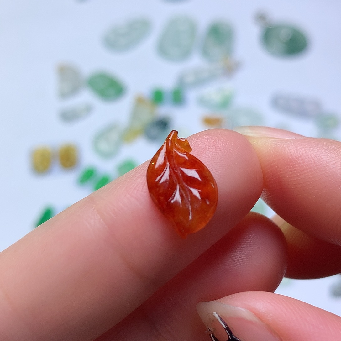 翡翠未镶嵌颈饰叶子