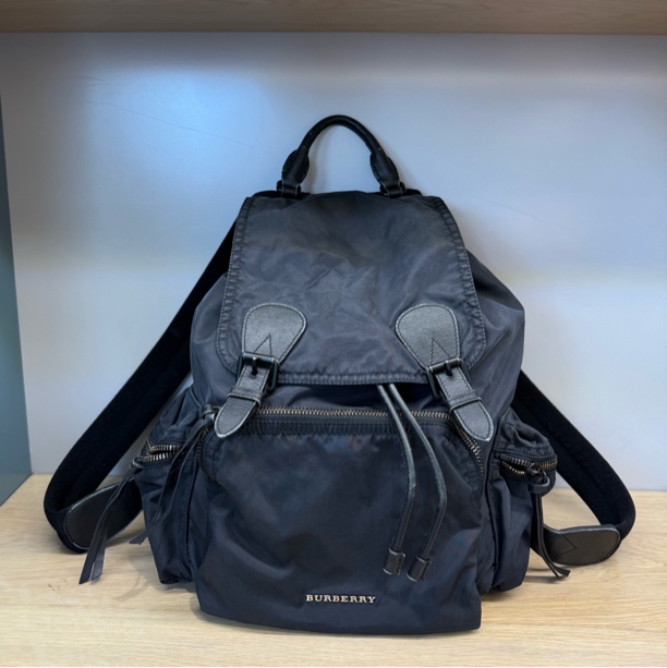 95新 BURBERRY/博柏利 黑色降落伞双肩包