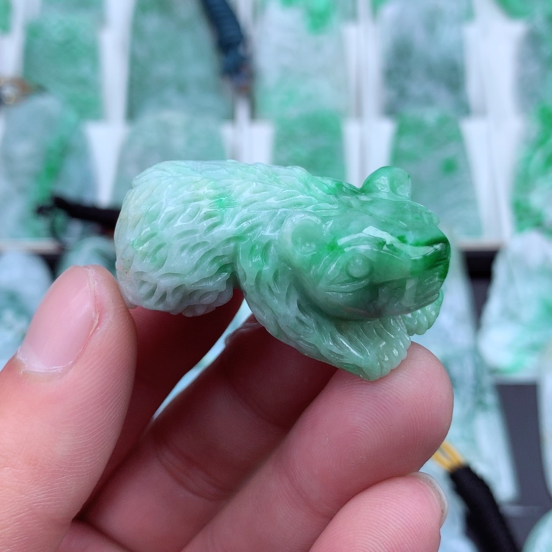 翡翠颈饰未镶嵌翡翠吊坠