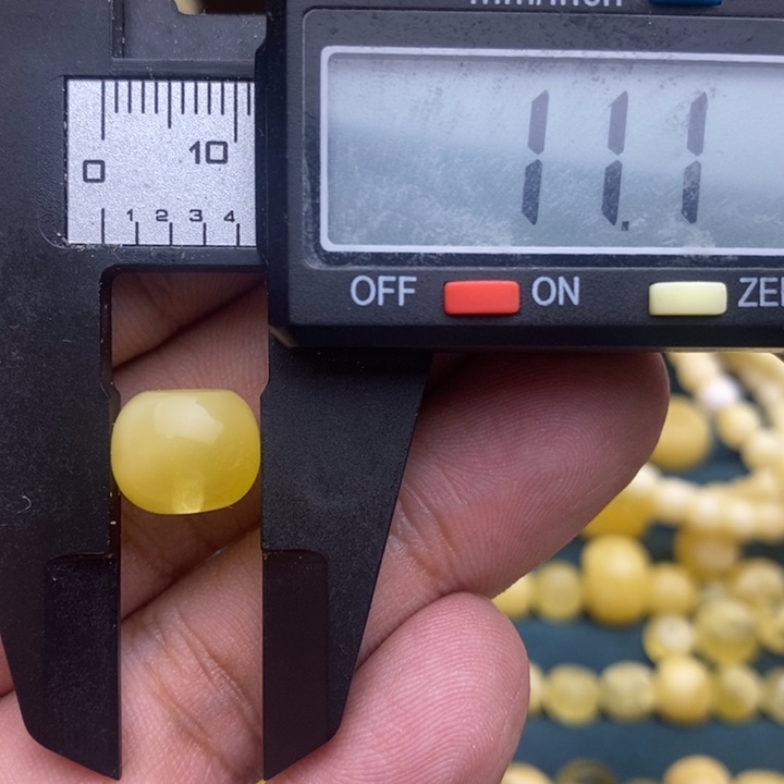 琥珀未镶嵌裸石60号11.1*9.2喇叭口微瑕
