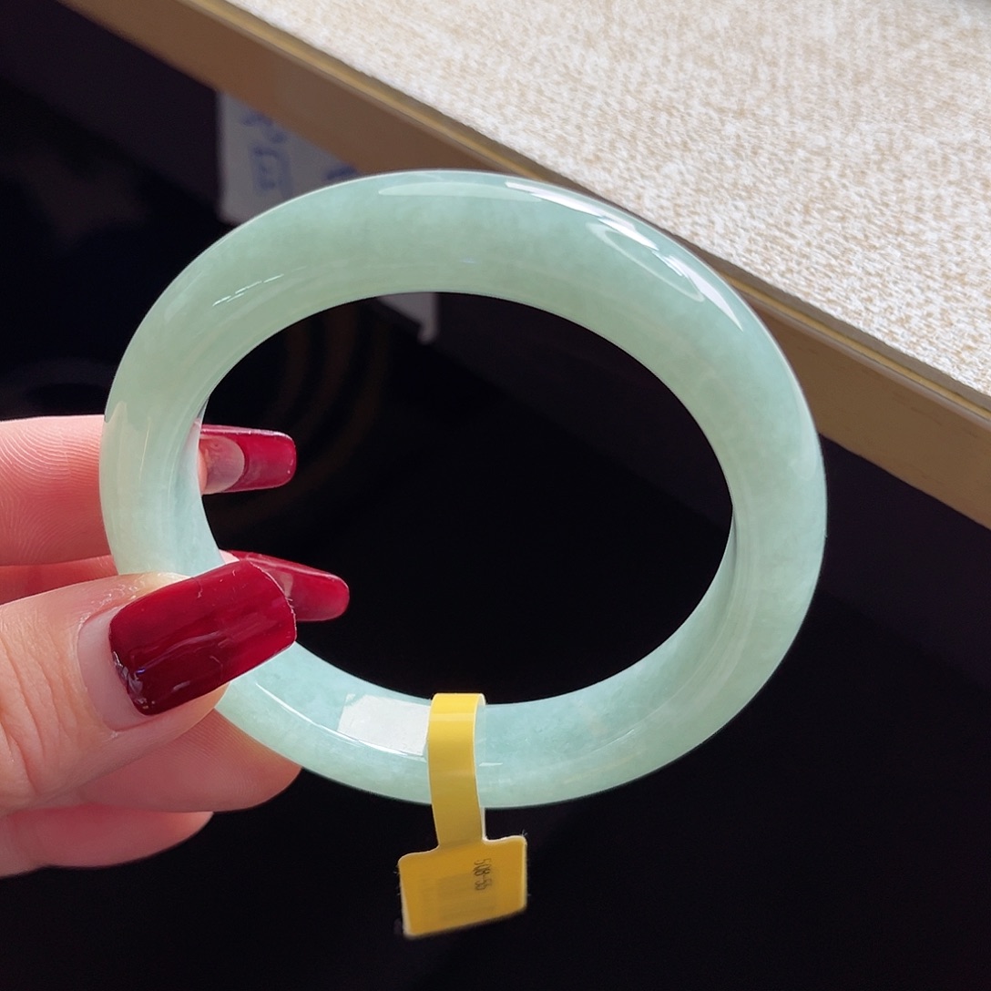 翡翠手镯未镶嵌手镯