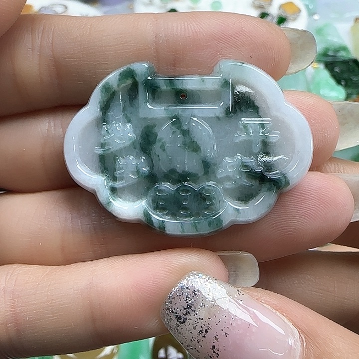 翡翠颈饰未镶嵌飘花平安锁