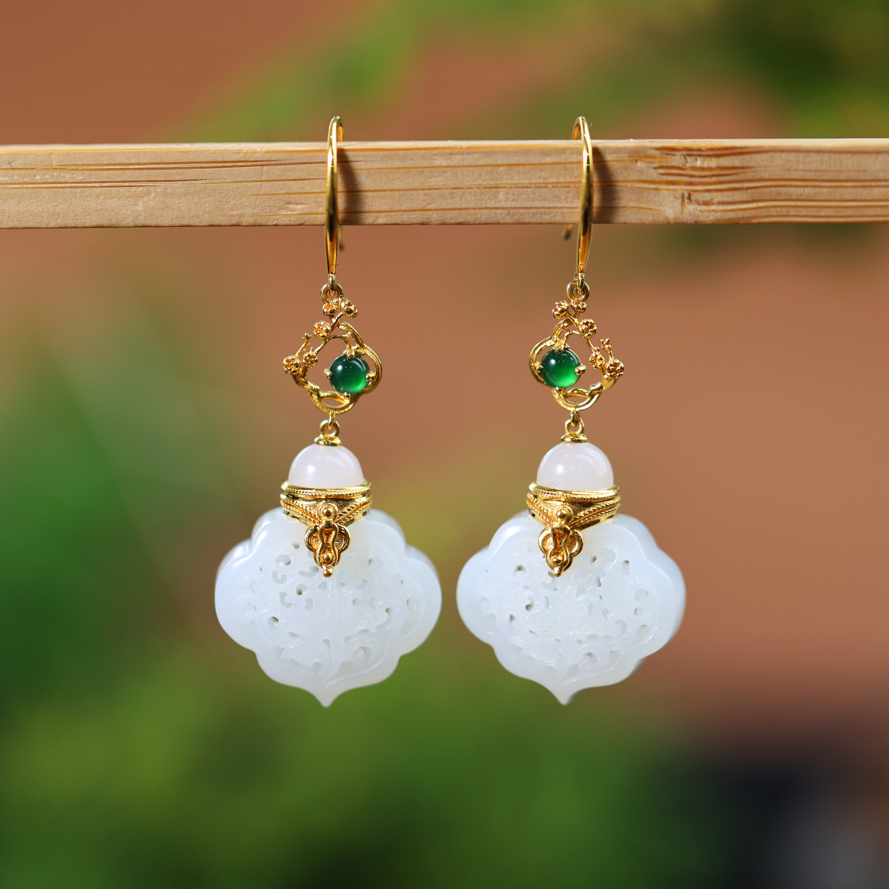 【逐香】原创国风新中式定制珠宝18k金镶和田香囊耳饰