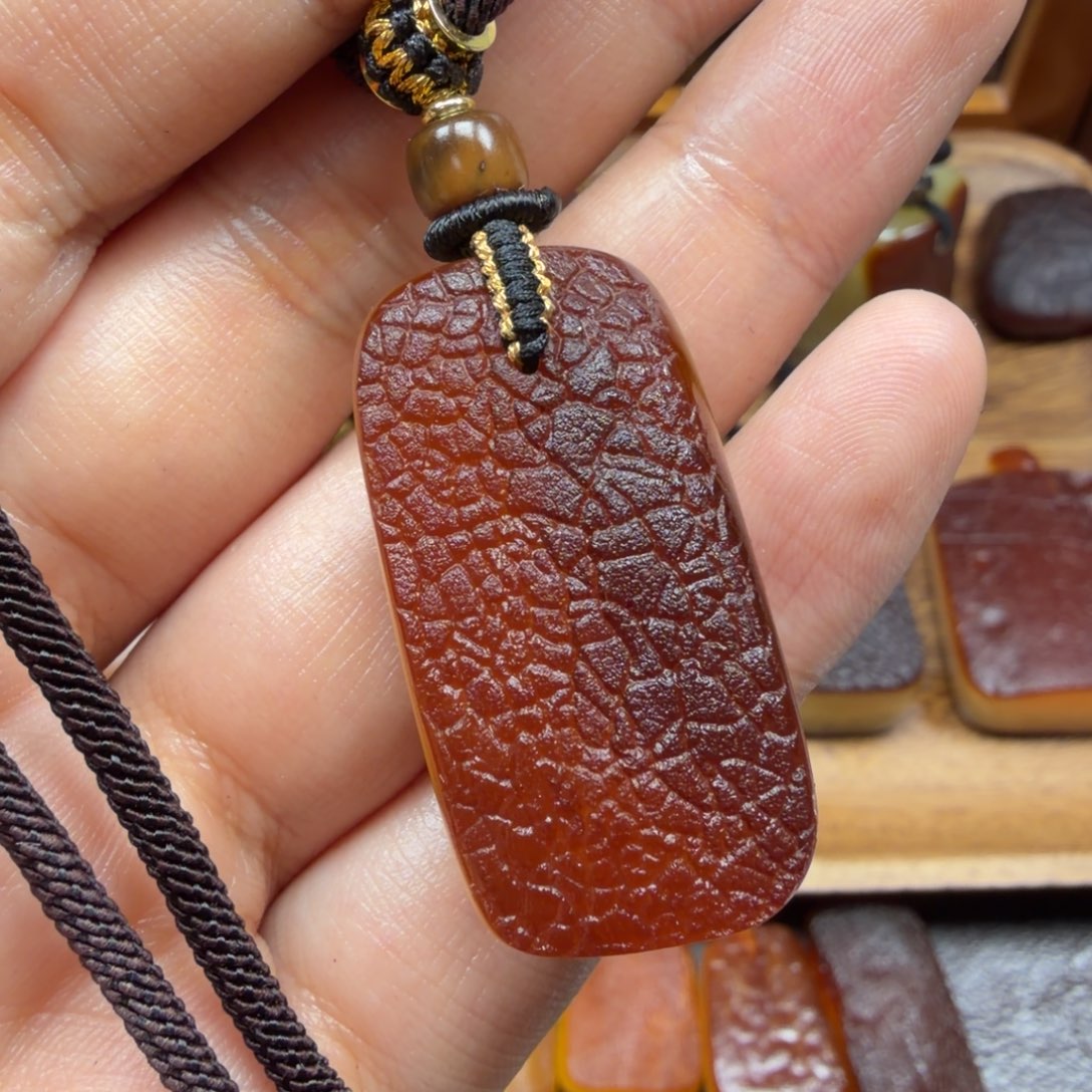 琥珀未镶嵌吊坠(赠链)