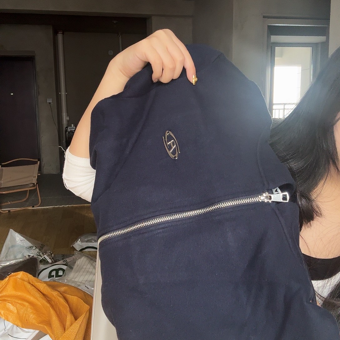 缤***日431外套。            