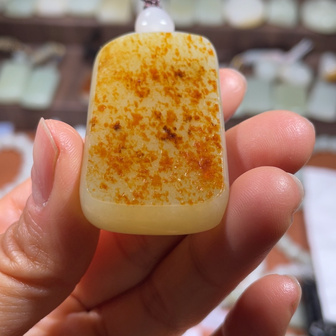 和田玉（糖玉）未镶嵌颈饰