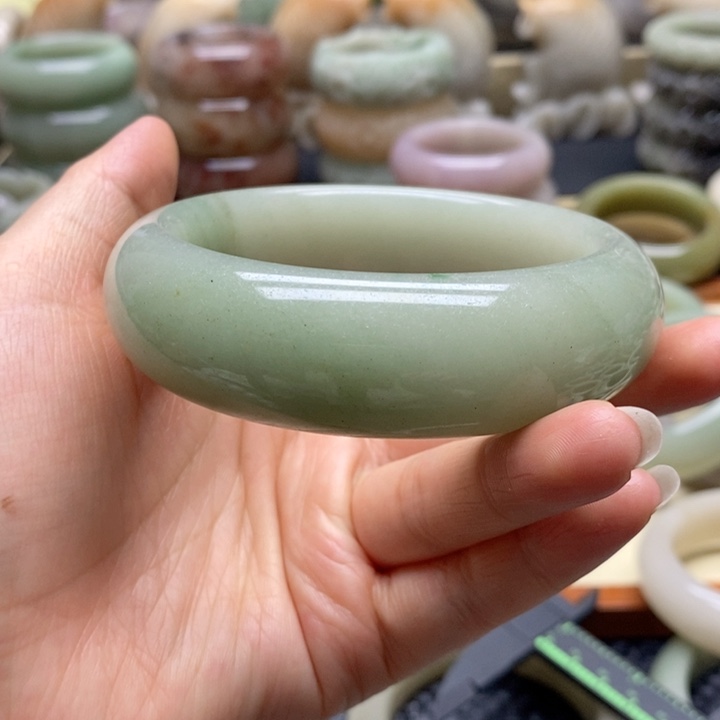 石英岩玉手镯未镶嵌