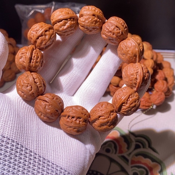 文玩核桃手串……33