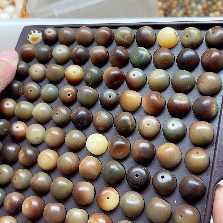 白玉菩提吊坠瑕疵13-12敦煌桶珠95颗