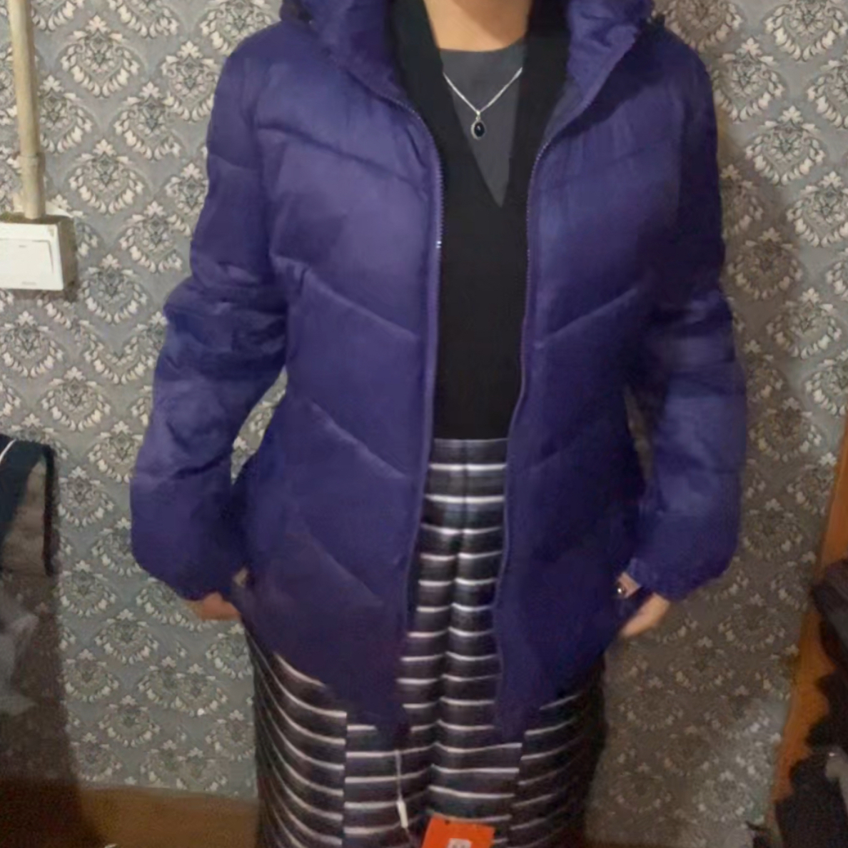 女士短款轻薄可脱卸帽适