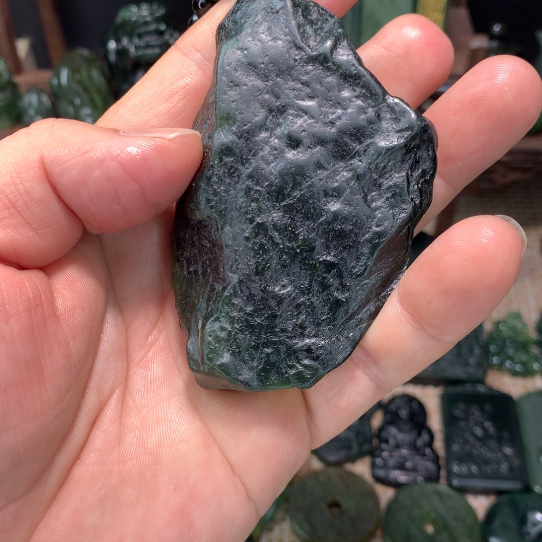 T****o泰山玉原石手把件