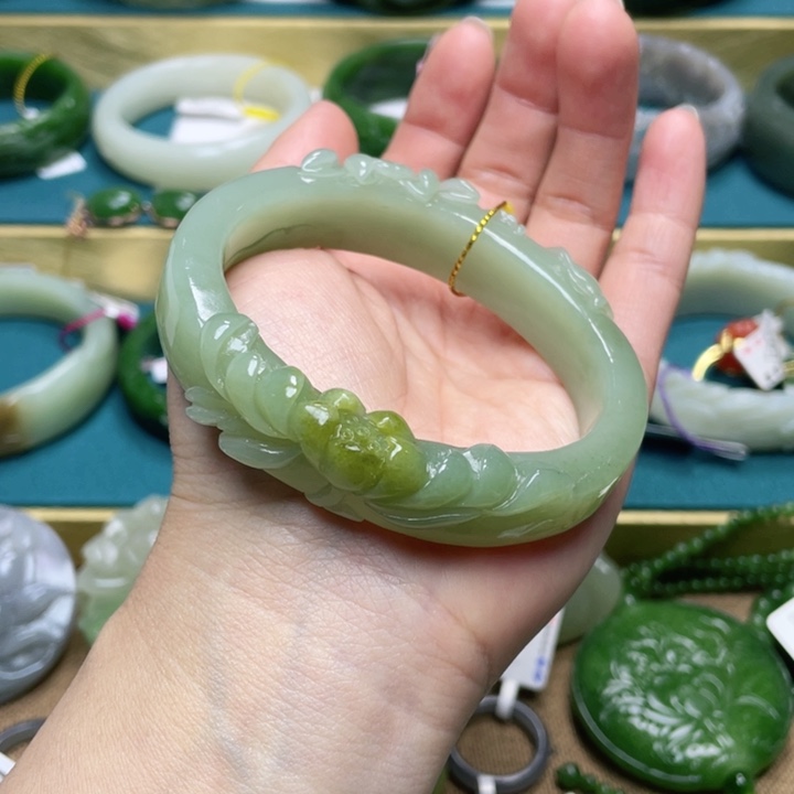 和田玉手镯61圈口 编号72贵妃镯未镶嵌