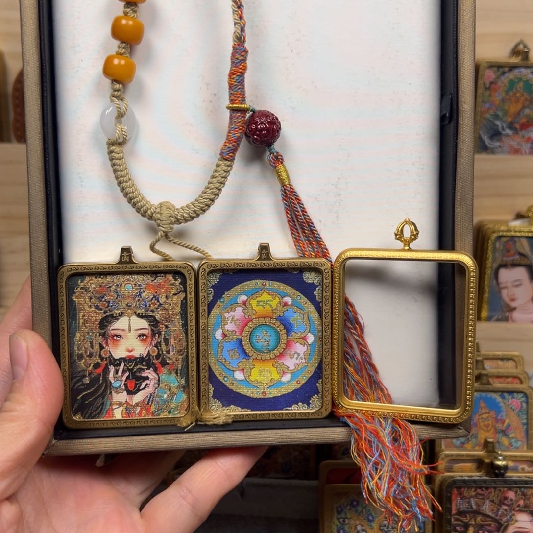 吊坠袁*扎基拉姆六字箴言双面铜壳唐卡