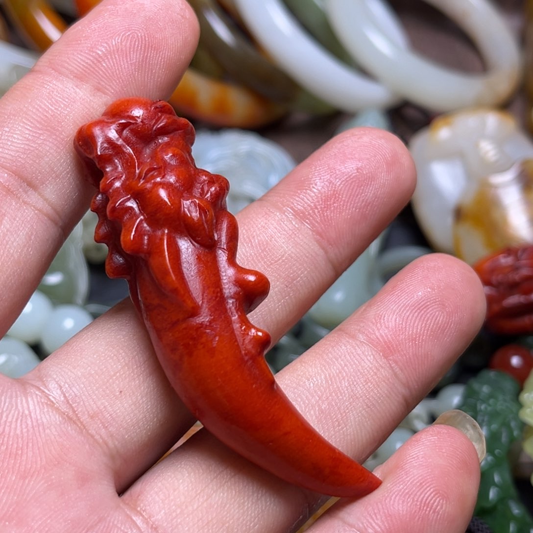 指***煌和田玉未镶嵌颈饰