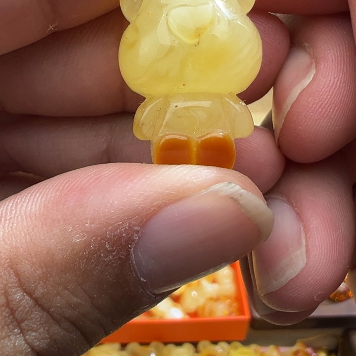 琥珀裸石未镶嵌3.35克微微花粉小熊