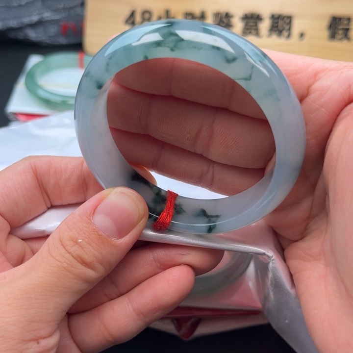 翡翠未镶嵌手镯-2