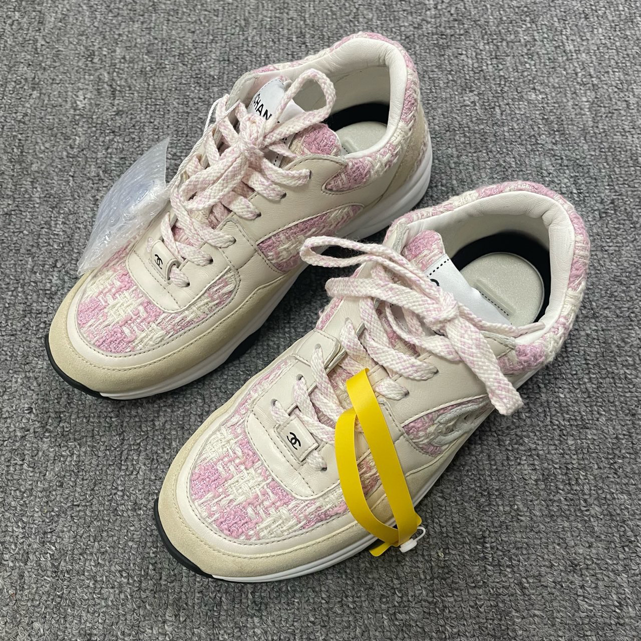 95新 Chanel/香奈儿 粗花呢徽标系带低帮生活休闲鞋  36码/5604