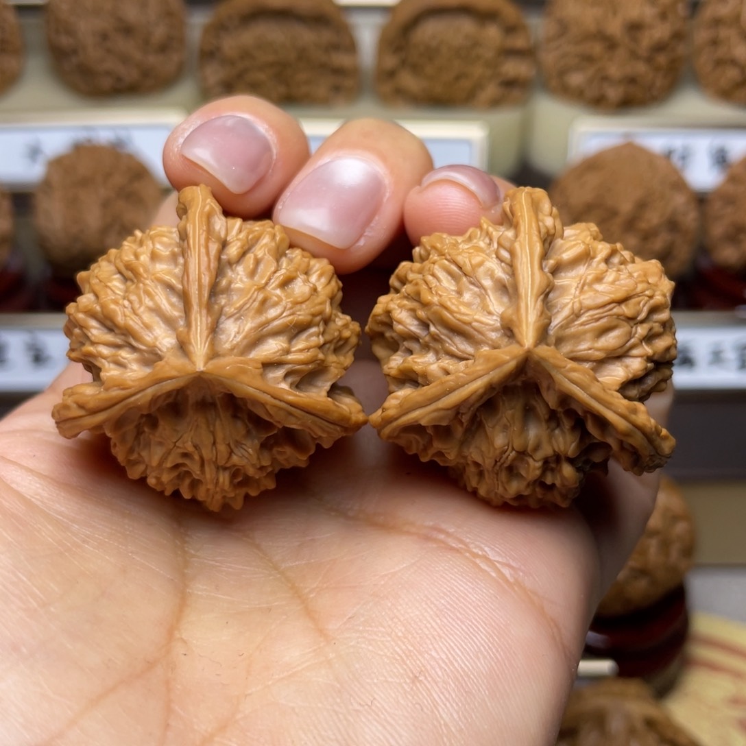 文玩核桃把件盘山三棱