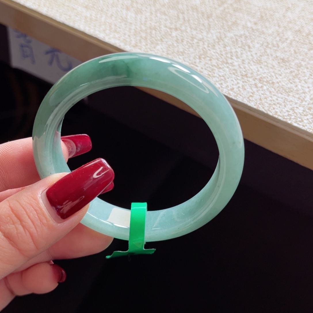 翡翠手镯未镶嵌手镯