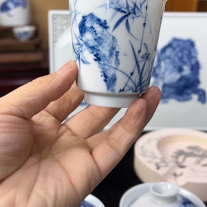 文***之纯手工青花兰竹杯