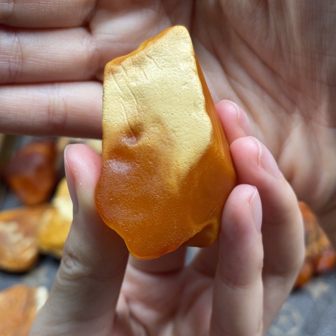 喵***吉琥珀未镶嵌珠宝奇石