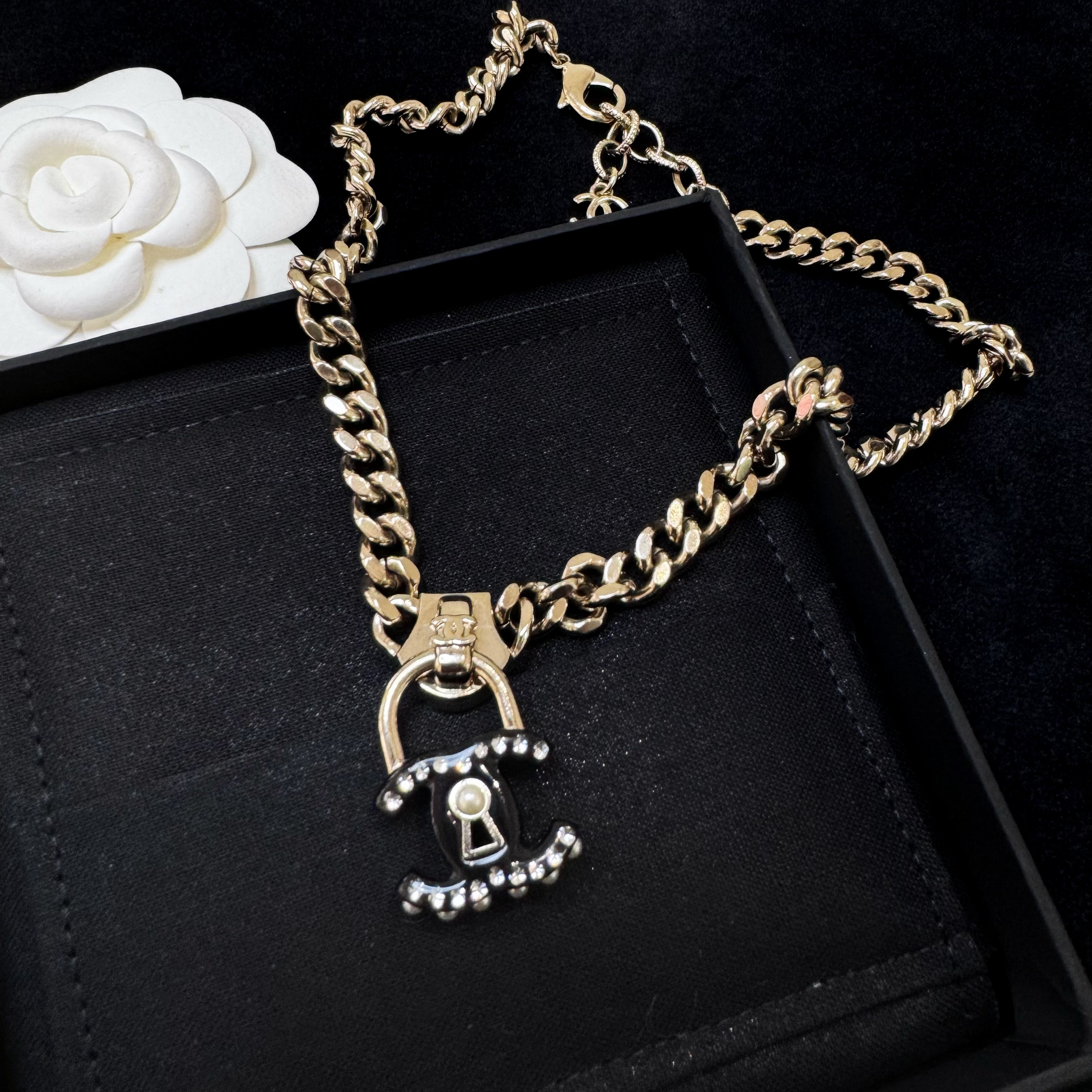 95新 Chanel/香奈儿 Chanel黑色亚克力双C项链 2412409