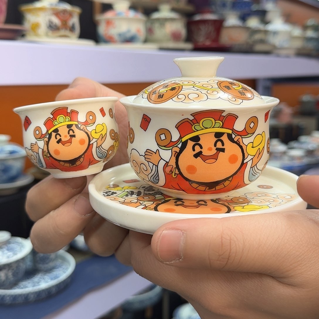 宽款式设计新颖别致