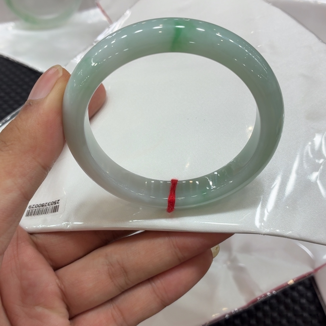 翡翠手镯未镶嵌手镯