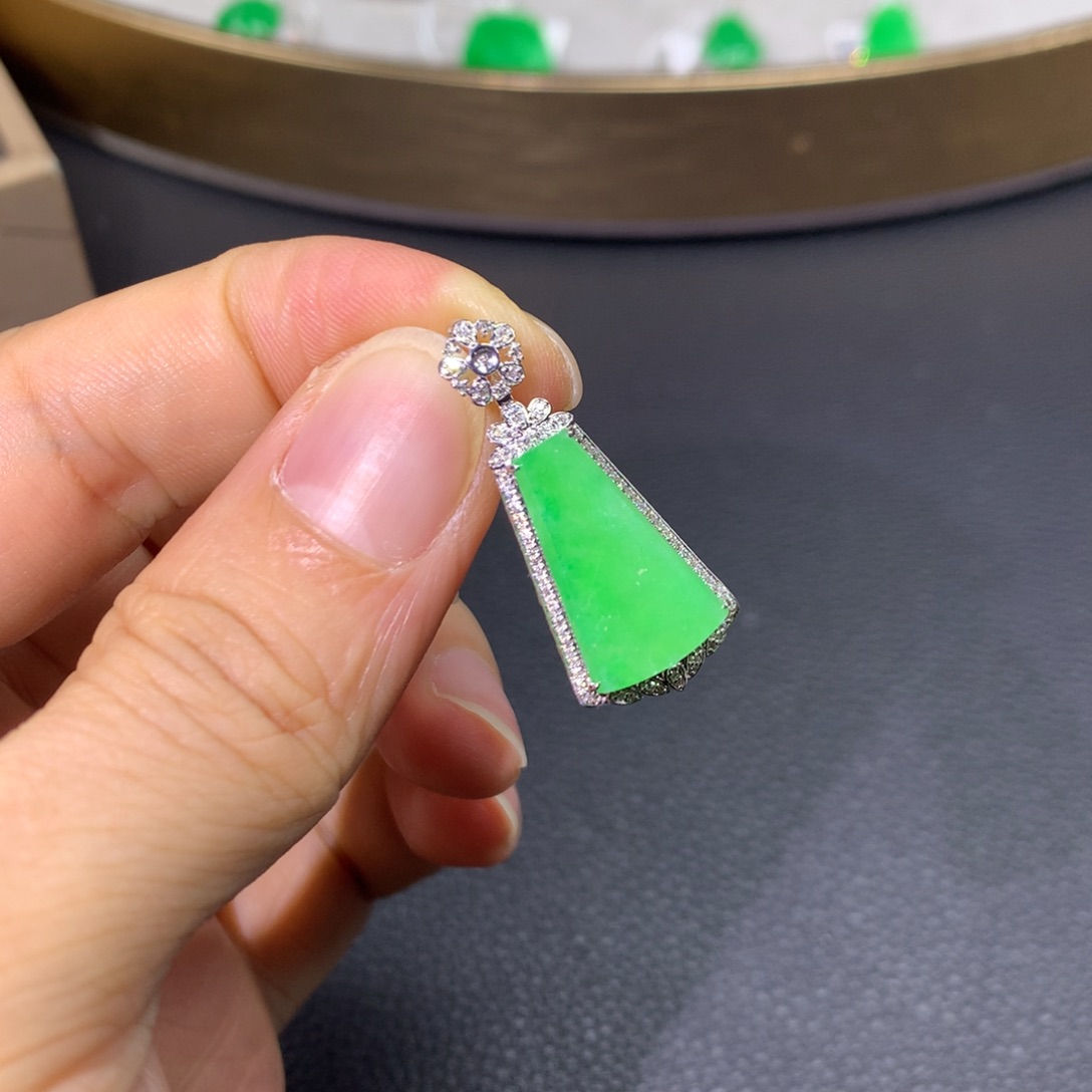 翡翠颈饰18K金镶嵌只****6翡翠