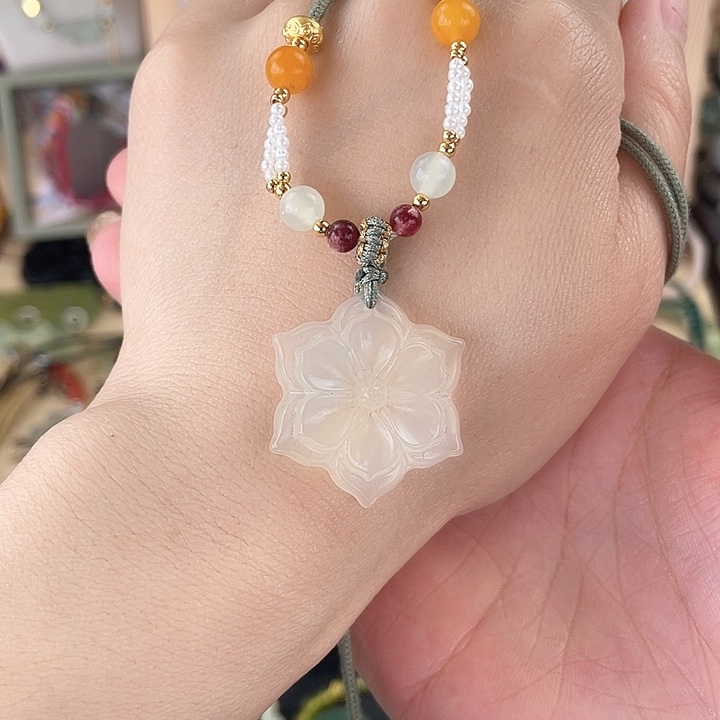 蛇纹石玉未镶嵌颈饰