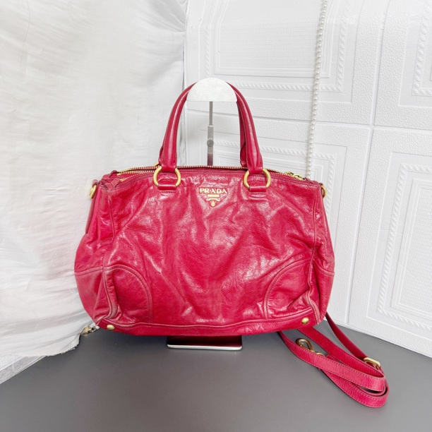 95新 Prada/普拉达 红色油蜡皮机车手提单肩包