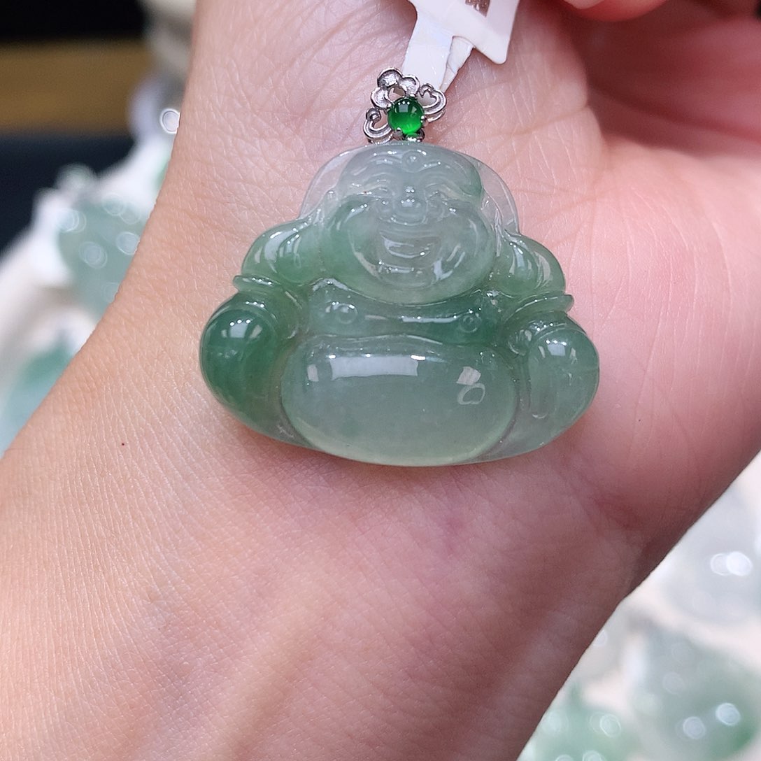 颈饰18K金镶嵌翡翠甜绿佛公