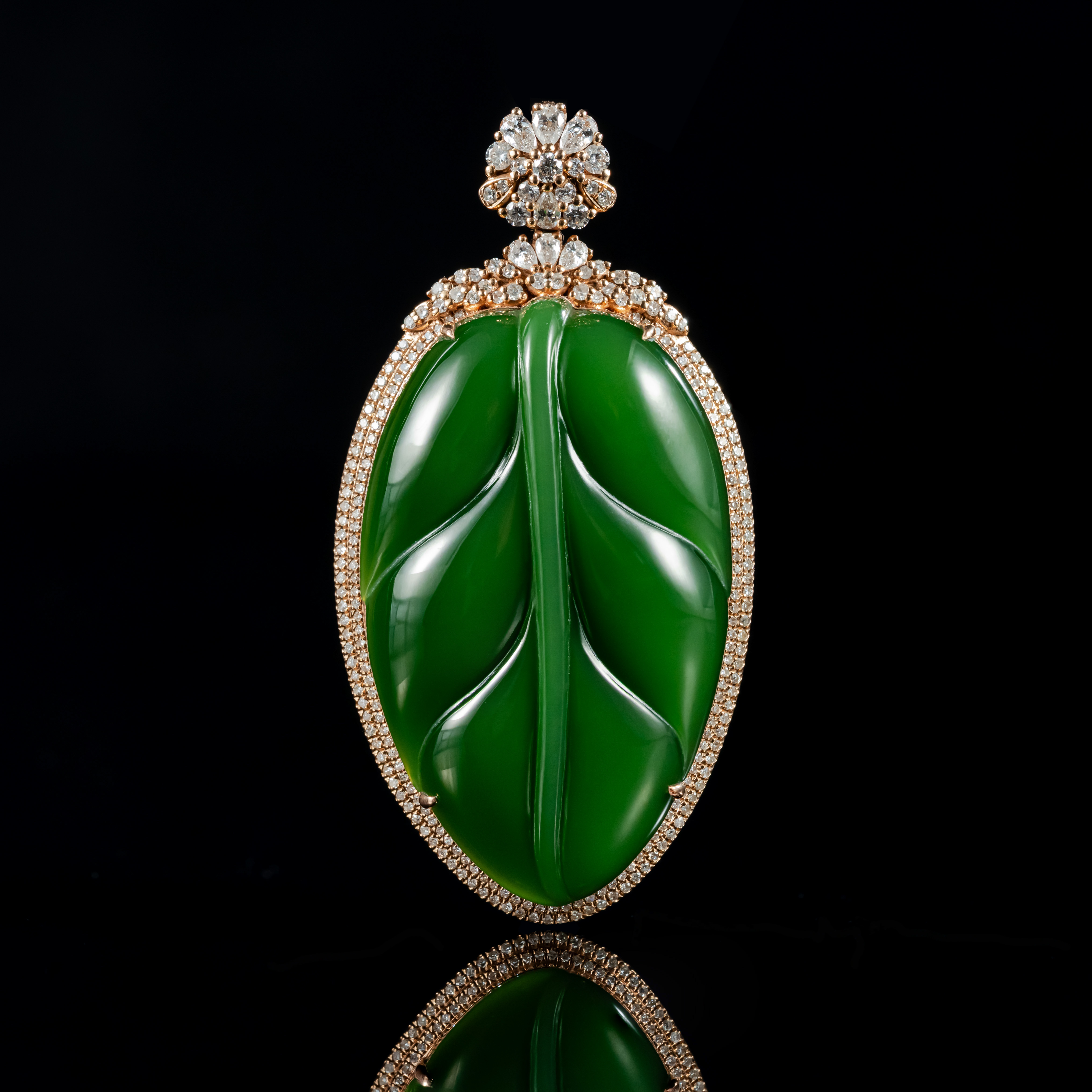 周陶陶｜润叶｜和田玉碧玉老料树叶吊坠 质地细腻饱满18k金镶嵌吊坠