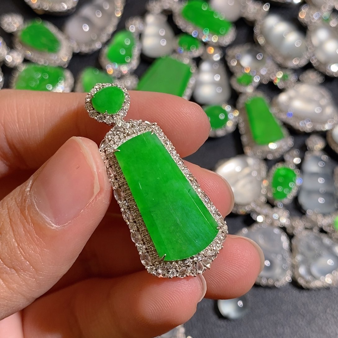 翡翠颈饰18K金镶嵌天然缅甸A货翡翠