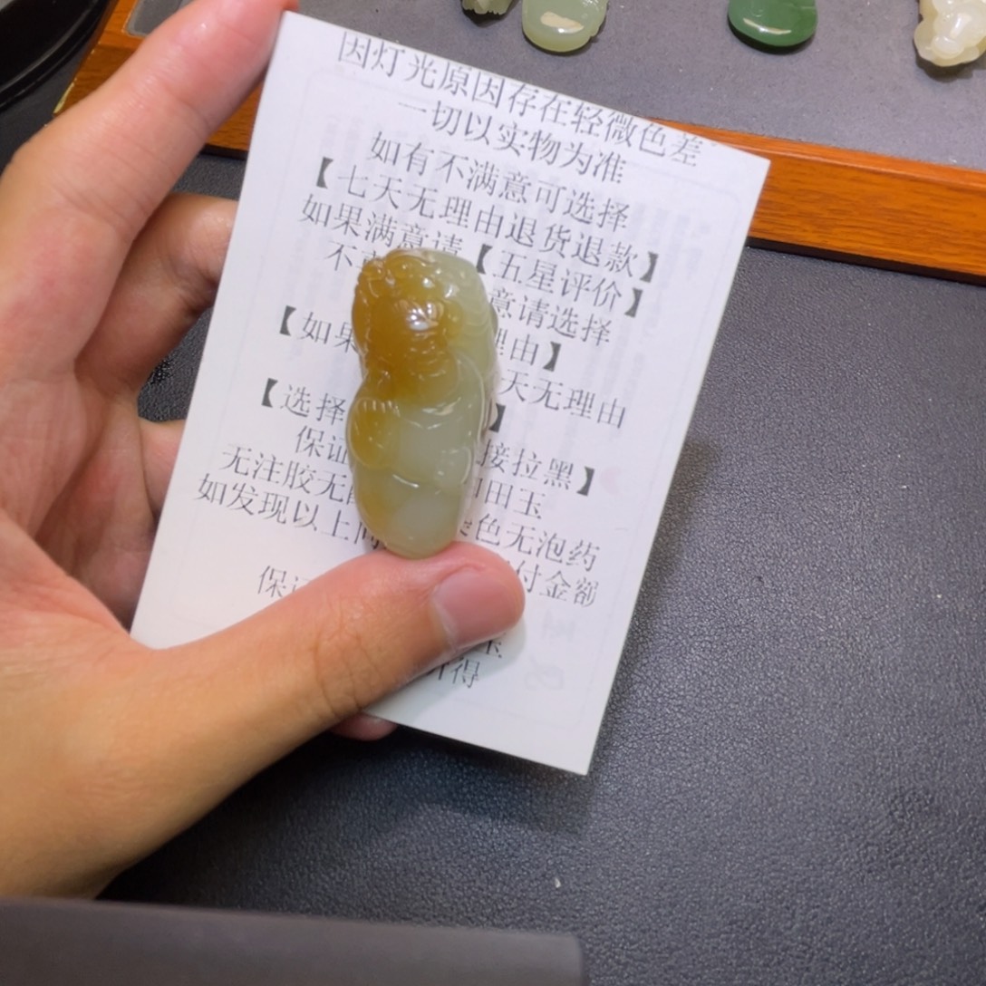 麻***奶和田玉未镶嵌颈饰