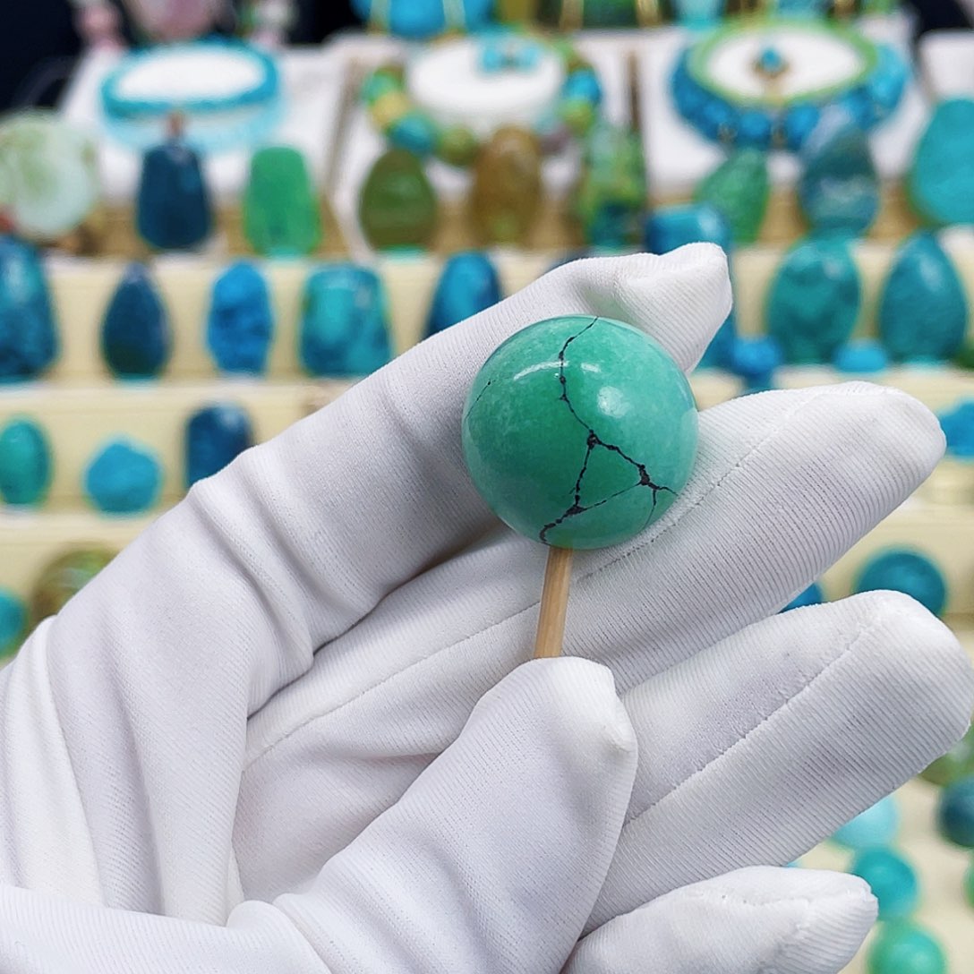 绿松石未镶嵌颈饰